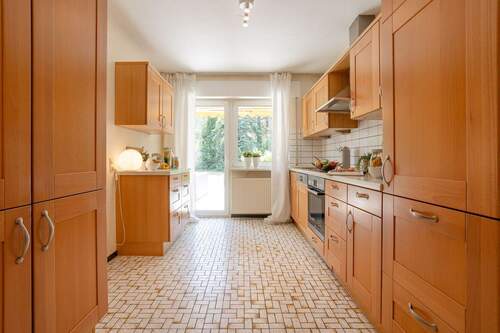 praktische Einbauküche - Einfamilienhaus mit 214,20 m² in Mainz zum Kaufen