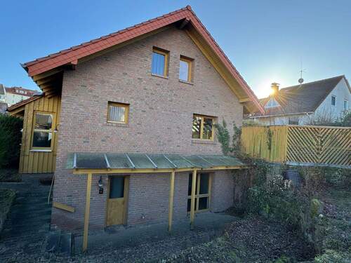 Blick zu Einliegerwohnung - Einfamilienhaus mit 142,00 m&sup2; in Baunatal zum Kaufen