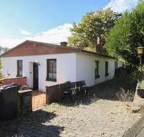 Greifen Sie zu! Renovierungsbedürftiges Einfamilienhaus samt Garten in ruhiger Ortsrandlage - Baustert