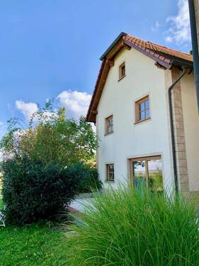 Separates Gebäude mit Wellnessbereich, Garage und Dachboden - 