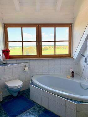 Badezimmer im Dachgeschoss - 