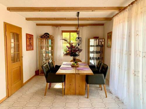 Essbereich mit Zugang zur Terrasse - 6 Zimmer Einfamilienhaus in Höchstadt a.d.Aisch