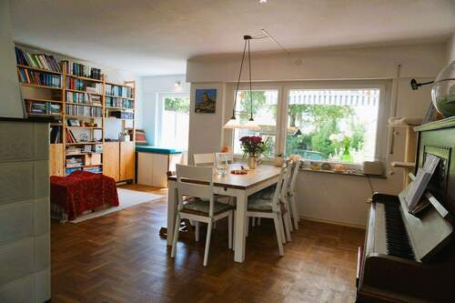 wohnenspielenlesen.JPG - ****schönes helles Reihenendhaus mit großem Garten in Isny im Allgäu***Grüne Oase in ruhiger Lage - ideal für Familien & Ruhesuchende