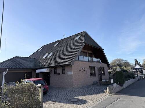 Hausansicht - Exklusives Wohnen mit Wellness-Oase: Großzügiges Ein- bis Zweifamilienhaus in Bremen-Vegesack