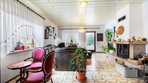 EG Wohnzimmer 1 2 - Großzügiges Einfamilienhaus mit durchdachter Raumaufteilung, Garten und Terrasse