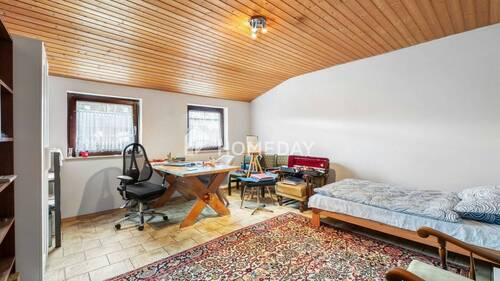 1. OG Schlafzimmer 1 - 
