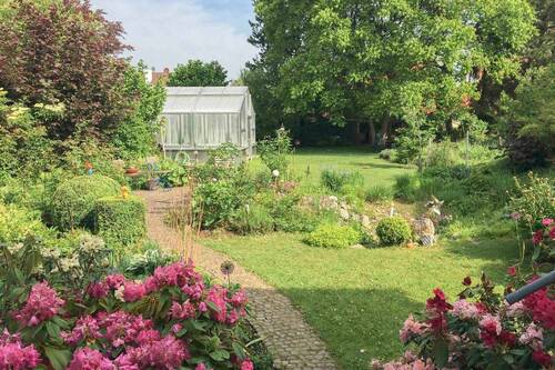 Garten - Sofort bezugsfrei mit maximaler Privatsphäre! Ruhig gelegenes Architektenhaus mit 2 Wohneinheiten!