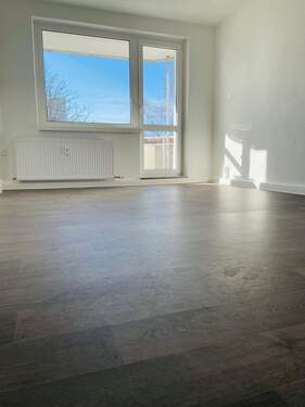 Wohnzimmer - 3 Zimmer Etagenwohnung in Magdeburg