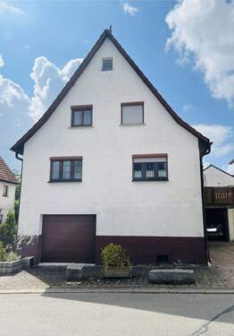 Bild 1 - Wohnen in Zentraler Lage - 269.000,00&nbsp;EUR Kaufpreis, ca.&nbsp; 136,00&nbsp;m&sup2;&nbsp;Wohnfl&auml;che