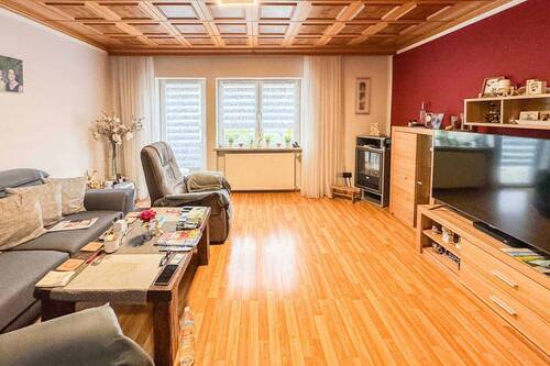 Wohnzimmer EG - 1 Zimmer Mehrfamilienhaus, Wohnhaus in Baierbrunn