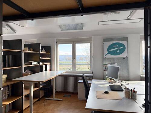 Bild 1 - Moderner Schreibtischplatz im Gemeinschaftsbüro Sindelfingen-Darmsheim - flexibel & vernetzt