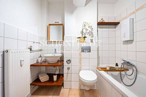 Bad mit Badewanne - 