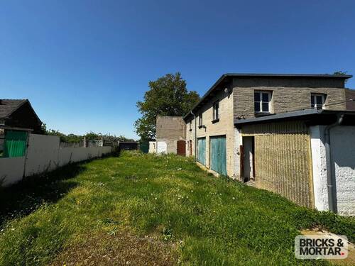 Nebengelass mit Garage - 