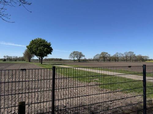 angrenzendes Land, zukaufbar - 