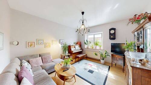 Wohnzimmer - 4 Zimmer Etagenwohnung zum Kaufen in Würzburg