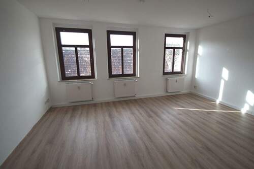 Wohnzimmer - 2-Zimmer-Wohnung mit BALKON, große Küche, Badewanne - frisch renoviert