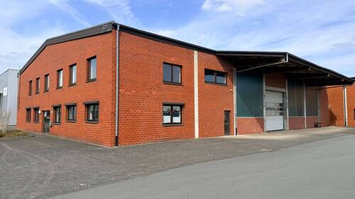 Außenansicht - Vielseitige Produktions- undoder Lagerhalle mit Büroflächen, Ladezone & Trafostation in Hövelhof