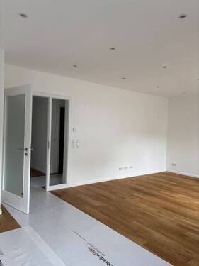 Wohnzimmer (2+4).jpg - 3 Zimmer Etagenwohnung in Haiger