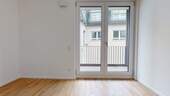 Schlafzimmer mit Balkon - 