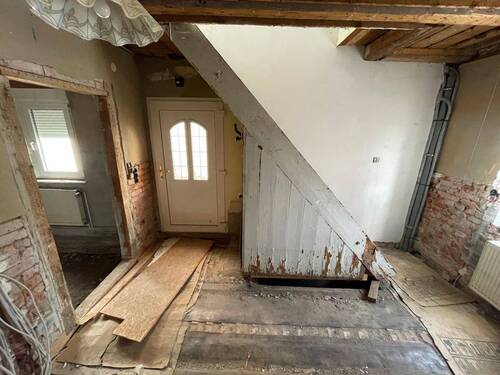 EG Flur mit Treppe zum 1. OG - 