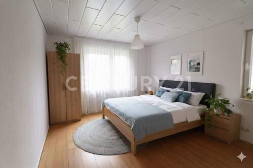 Schlafzimmer mit KI möbliert - 