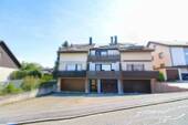 Reihenmittelhaus Einfahrt - Sonnenenergie trifft Wohnqualität - Stilvolles Reihenhaus mit Ausbaupotenzial und Charme