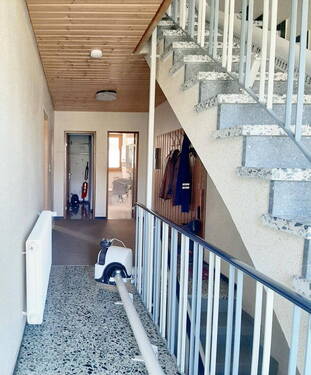 Flur im EG - Reihenmittelhaus mit 162,00 m&sup2; in Ditzingen zum Kaufen