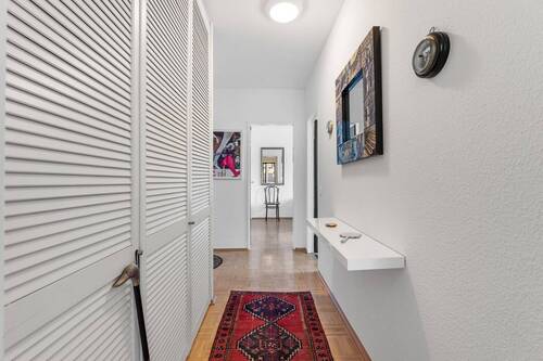Flur mit Einbauschrank - 