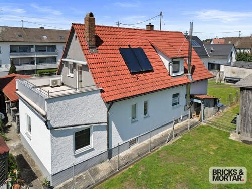 Bild 1 - Grünes Wohnglück mit Dachterrasse - Einfamilienhaus mit Kaminofen & Garten