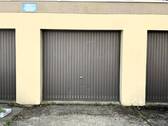 Garage und Stellplatz davor - 