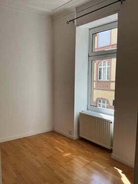 1. OG Schlafzimmer 1 - 