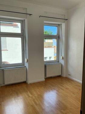 1. OG Schlafzimmer 2 - 