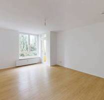 ** Helle und geräumige VOLLRENOVIERTE 4-Zimmer-Wohnung mit BALKON in Roding! **