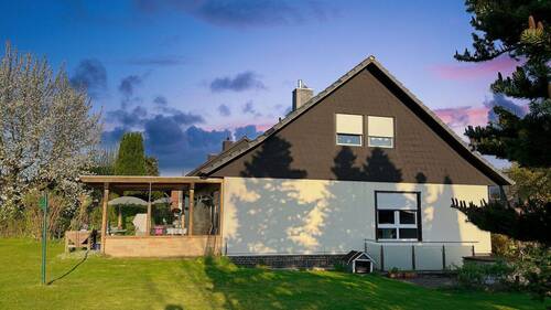 Haus-Ostseite - Doppelhaushälfte mit 152,00 m&sup2; in Seelze zum Kaufen