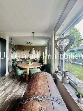 Blick ins Wohnzimmer - 