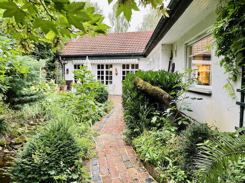 Außenansicht Terrasse - Charmantes Einfamilienhaus mit ELW auf weitläufigen Grundstück in Alleinlage 