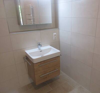 Waschtisch mit Spiegelschrank - 