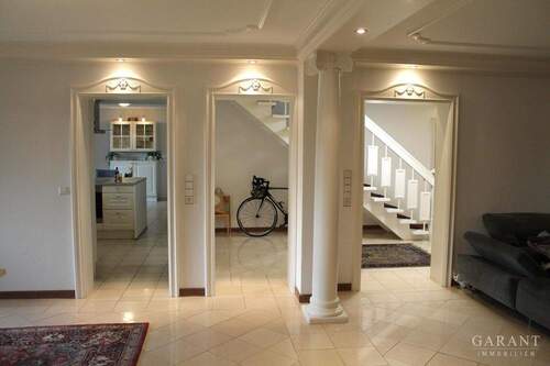 Durchgang - Einfamilienhaus mit 212,00 m&sup2; in Crailsheim zum Kaufen