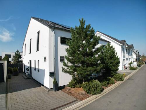 Frontansicht Bild 1 - 6 Zimmer Einfamilienhaus zum Kaufen in Korschenbroich