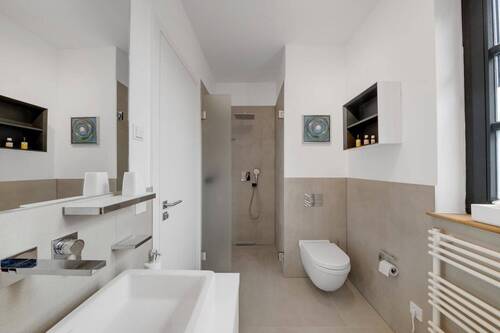 08-Apartment 157.JPG - 