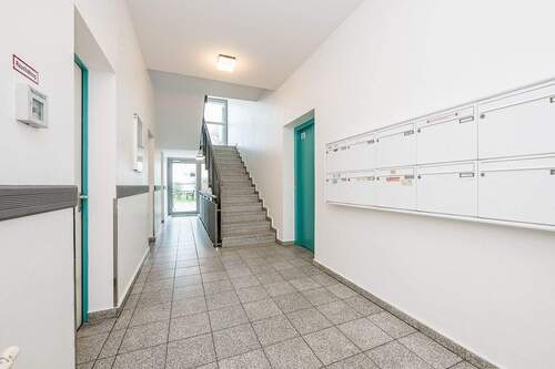 Hauseingangsbereich - 3 Zimmer Etagenwohnung in Berlin
