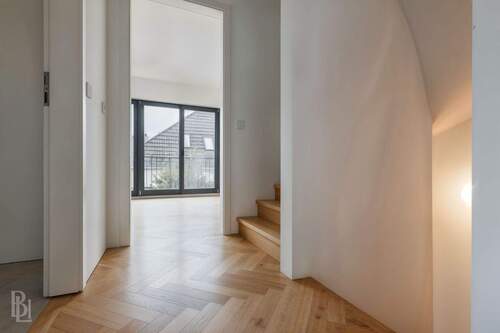 Flur 1.OG Beispiel - (KI generiert) - 