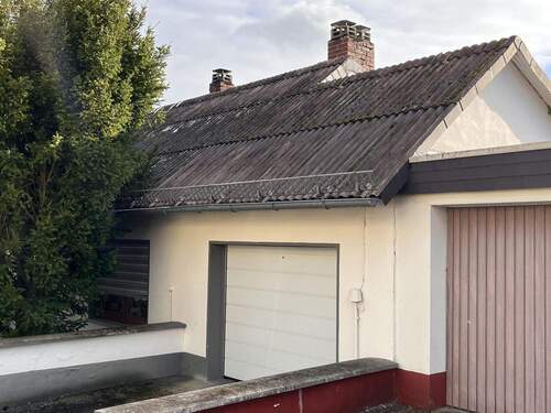 Garage - 4 Zimmer Einfamilienhaus zum Kaufen in Herborn
