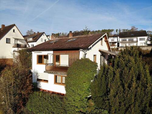 Luftbild Gartenansicht - 4 Zimmer Einfamilienhaus in Herborn