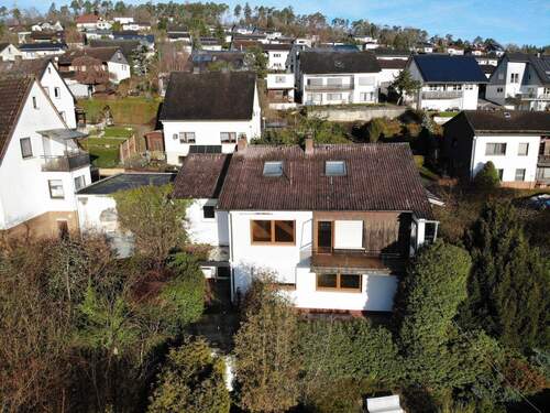 Luftbild Gartenansicht - Einfamilienhaus mit 130,00 m&sup2; in Herborn zum Kaufen