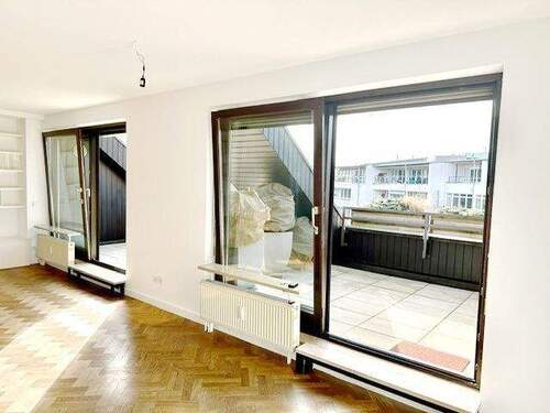 Wohnzimmer Blick zur Dachterrasse 3 - 