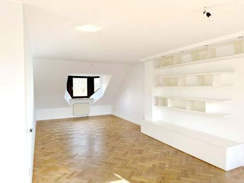 Wohnzimmer mit Bücherregal 2 - 