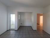 Ansicht III: Wohn- und Esszimmer mit offenem Küchenbereich - 3 Zimmer Etagenwohnung in Köln-Mülheim