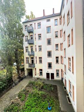 Blick in den Innenhof - 2 Zimmer Etagenwohnung zum Kaufen in Berlin