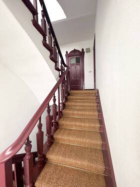 Frisch renoviertes Treppenhaus.jpg - 